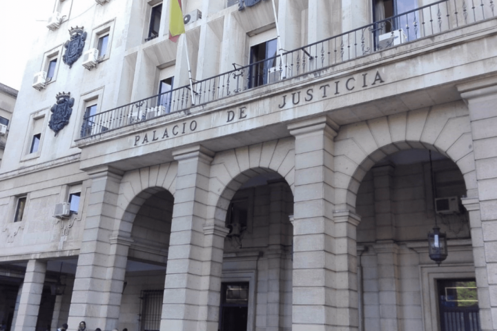 La Audiencia de Sevilla inicia el 12 de enero de 2024 el juicio contra un hombre acusado de presuntamente de dejar morir a su madre enferma.