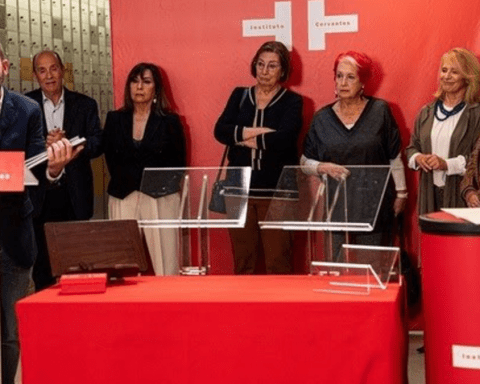 La Caja de las Letras del Instituto Cervantes ha recibido este lunes los 50 años de trayectoria de programa televisivo Informe Semanal.