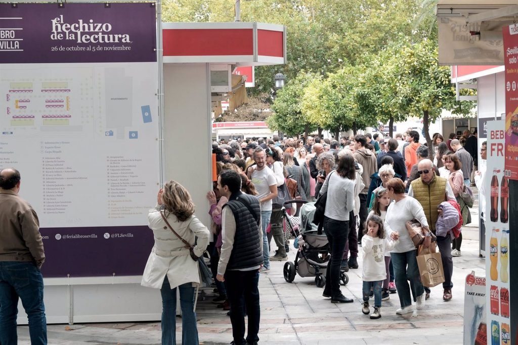 La Asociación Feria del Libro de Sevilla (AFLS) considera que ha sido una "edición histórica", en la que se ha demostrado que esta cita "pertenece a los sevillanos y fortalece la propuesta cultural de la ciudad" .