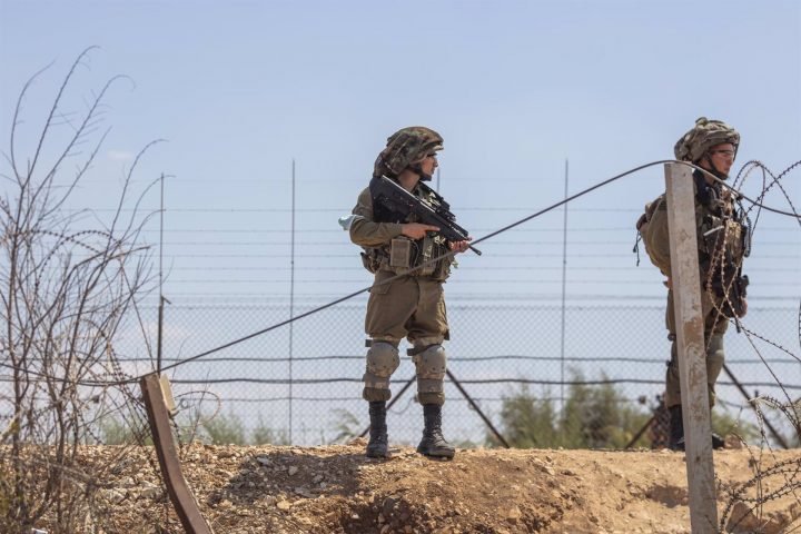 El ejército de Israel cerca de la valla de separación en los alrededores de la ciudad Cisjordana de Yenín