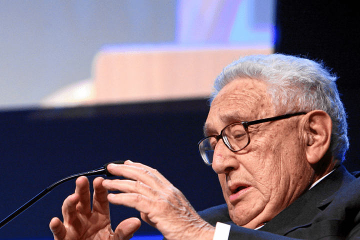 Henry Kissinger, el Marco Polo del siglo pasado que descubrió a Deng Xiaoping -cuando aún mandaba Mao, ha fallecido.