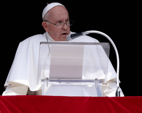 El Vaticano aclara que el Pontífice seguirá a disposición de la cumbre en los debates que tendrán lugar en los próximos días