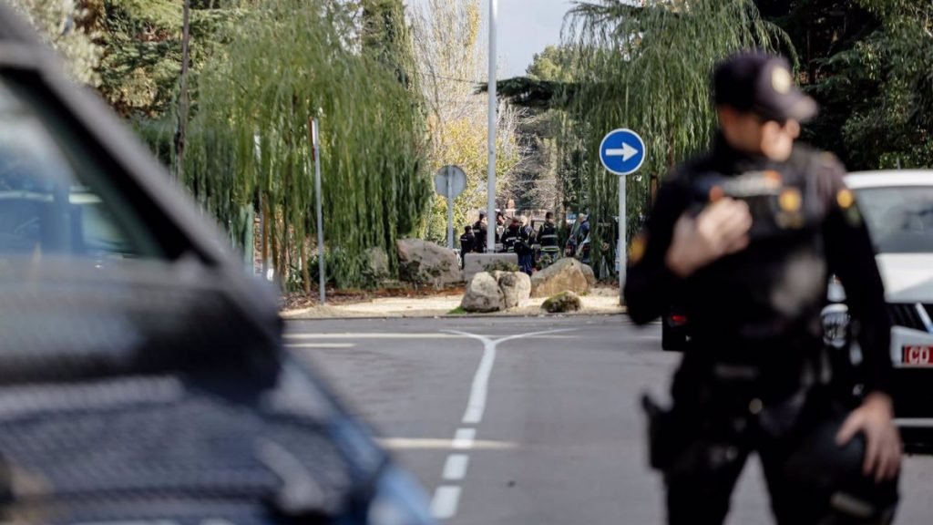 Un agente de Policía Nacional