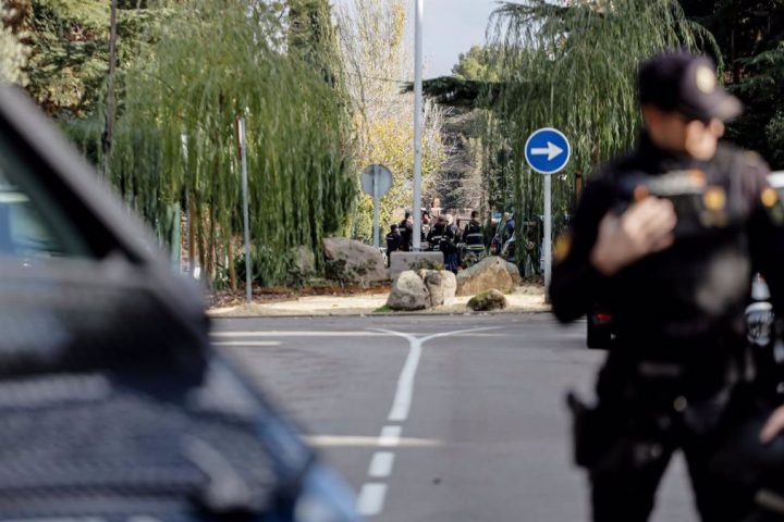 Un agente de Policía Nacional