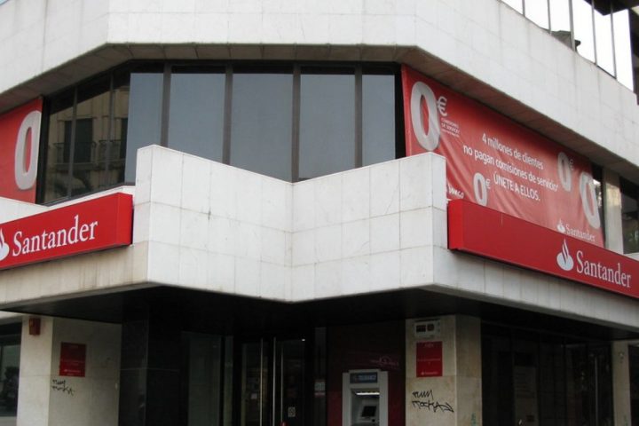 Fachada de Banco Santander en Jaén