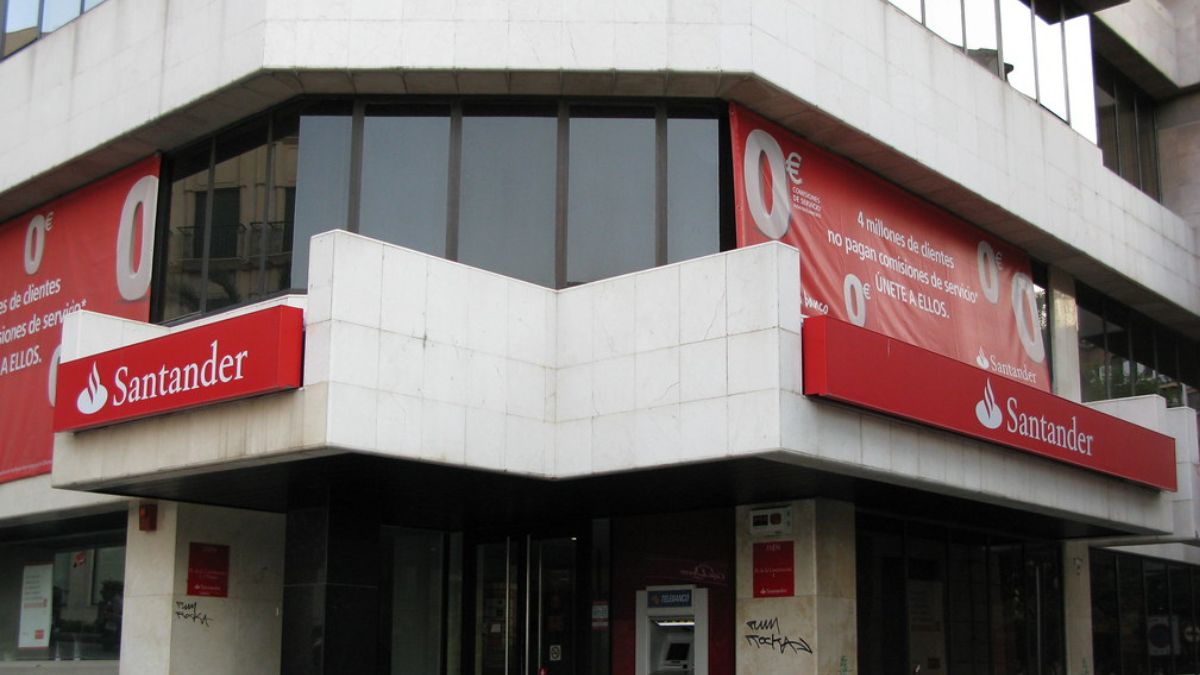 Fachada de Banco Santander en Jaén