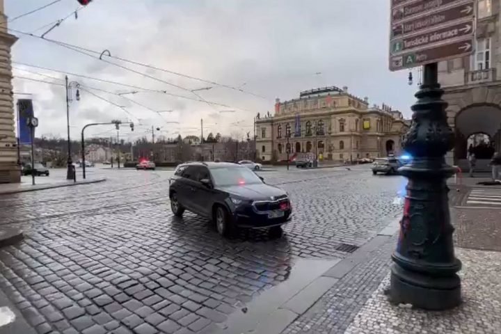 Operación policial en Praga por un tiroteo en una facultad - POLICÍA DE PRAGA