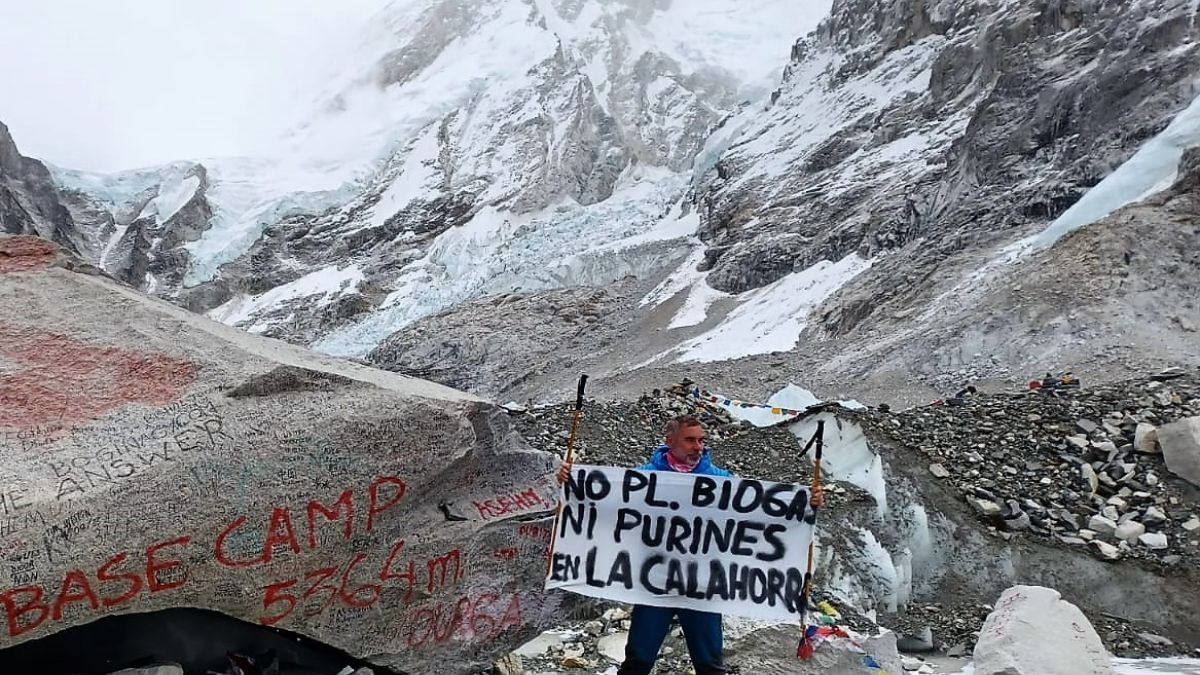 La protesta vecinal de La Calahorra llega a las cumbres del Himalaya