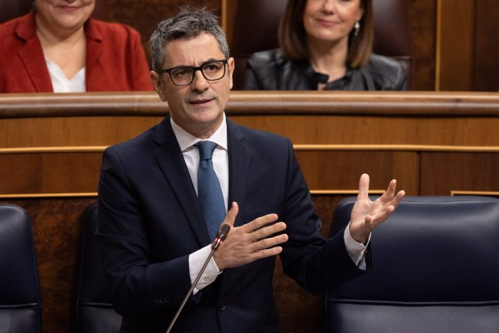 Desprecia la verdad quien manipula leyes para su provecho (Leonardo Capdevila).