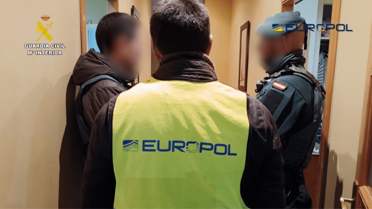 La Guardia Civil detiene en la Rinconada, Sevilla, a un hombre vinculado a la organización terrorista Daesh.