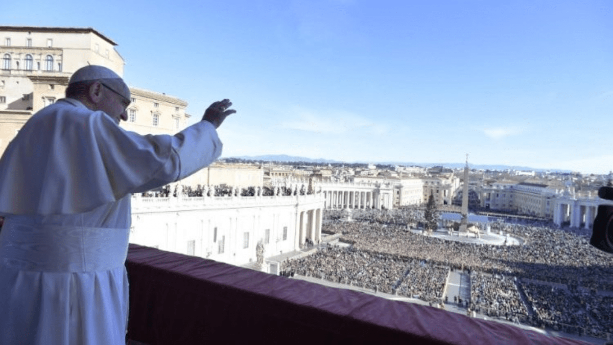 El Papa vuelve a referirse a la situación en Oriente Próximo en su mensaje para esta Navidad. Reclama que "no se alimente la violencia.