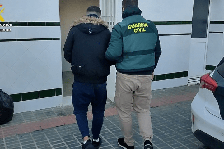 Agentes de la Guardia Civil detienen a dos por robo de 50.000 €