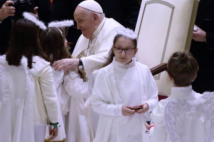 El Papa recuerda a Belén en la Nochebuena del Vaticano
