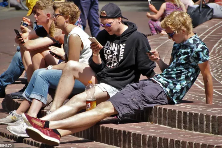 El Gobierno quiere evitar los riesgos de Internet para los jóvenes