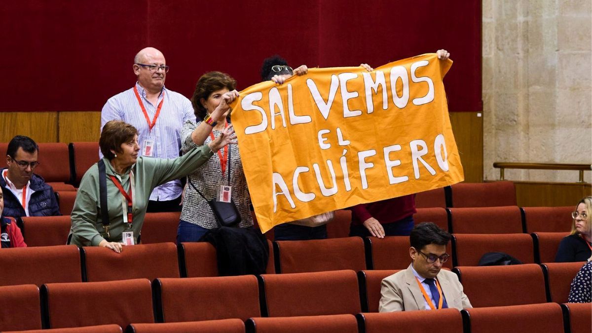 Un consejero andaluz confunde pollos con cerdos