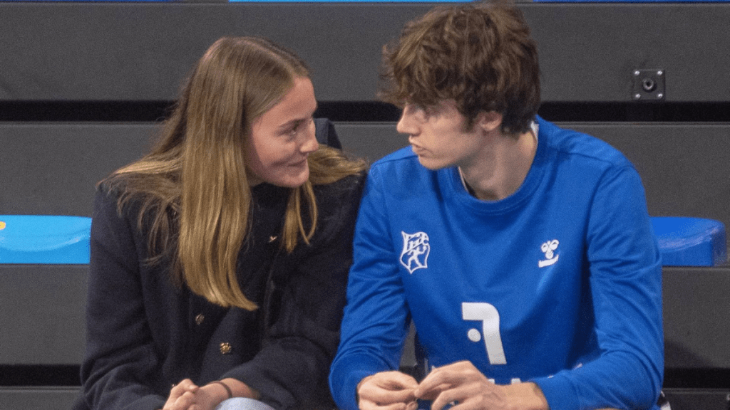 Johanna Zott y Pablo Urdangarin tras el partido de Fraikin BM. Granollers contra REBI Balonmano Cuenca en el Palau d'Esports de Granollers | Fuente: Europa Press