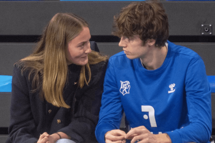 Johanna Zott y Pablo Urdangarin tras el partido de Fraikin BM. Granollers contra REBI Balonmano Cuenca en el Palau d'Esports de Granollers | Fuente: Europa Press