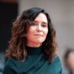Ayuso frutera responde a Sanchez por las mascarillas