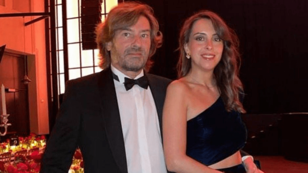 Santiago Pedraz y Elena Hormigos pasean con su hijo Jacobo