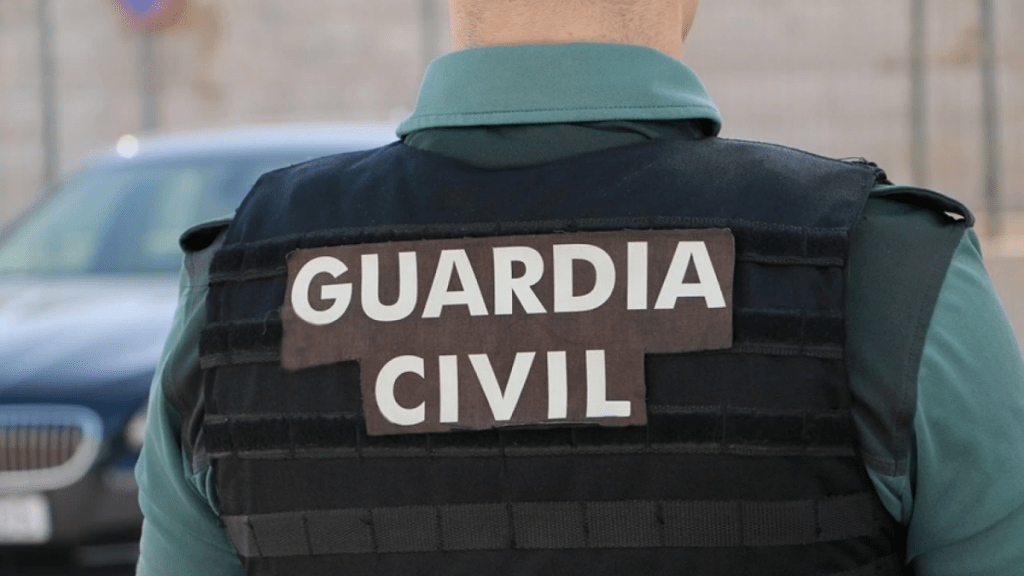 La Guardia Civil investiga a los menores detenidos tras aparecer muerta la madre en Cantabria.