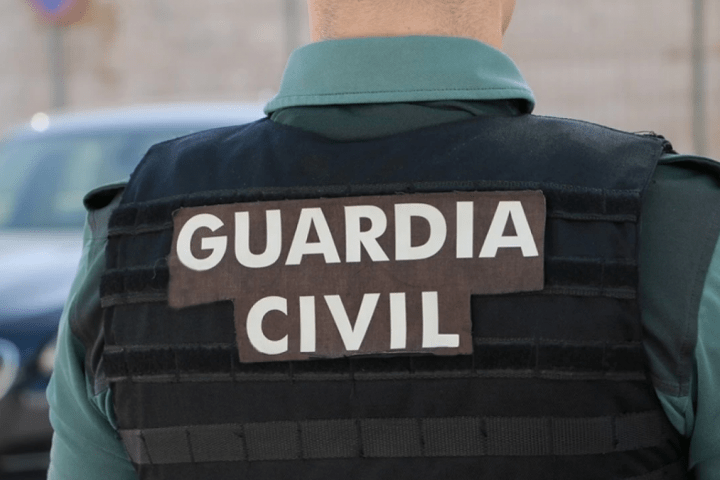 La Guardia Civil investiga a los menores detenidos tras aparecer muerta la madre en Cantabria.