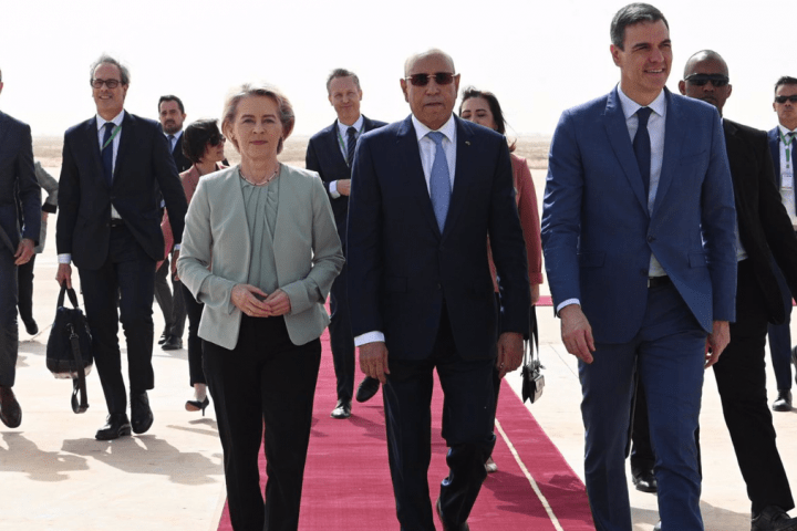 Pedro Sánchez con Úrsulo von der Layen y el Mauritania s