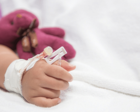 Bebé por malos tratos está adoptada. Pero aún en el hospital
