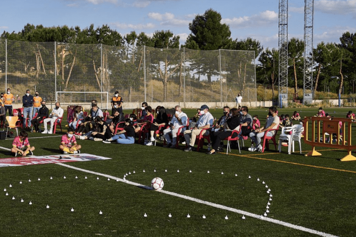 Jugadores de un club cadete de fútbol agreden a un árbitro de 17 años tras un partido en Parla