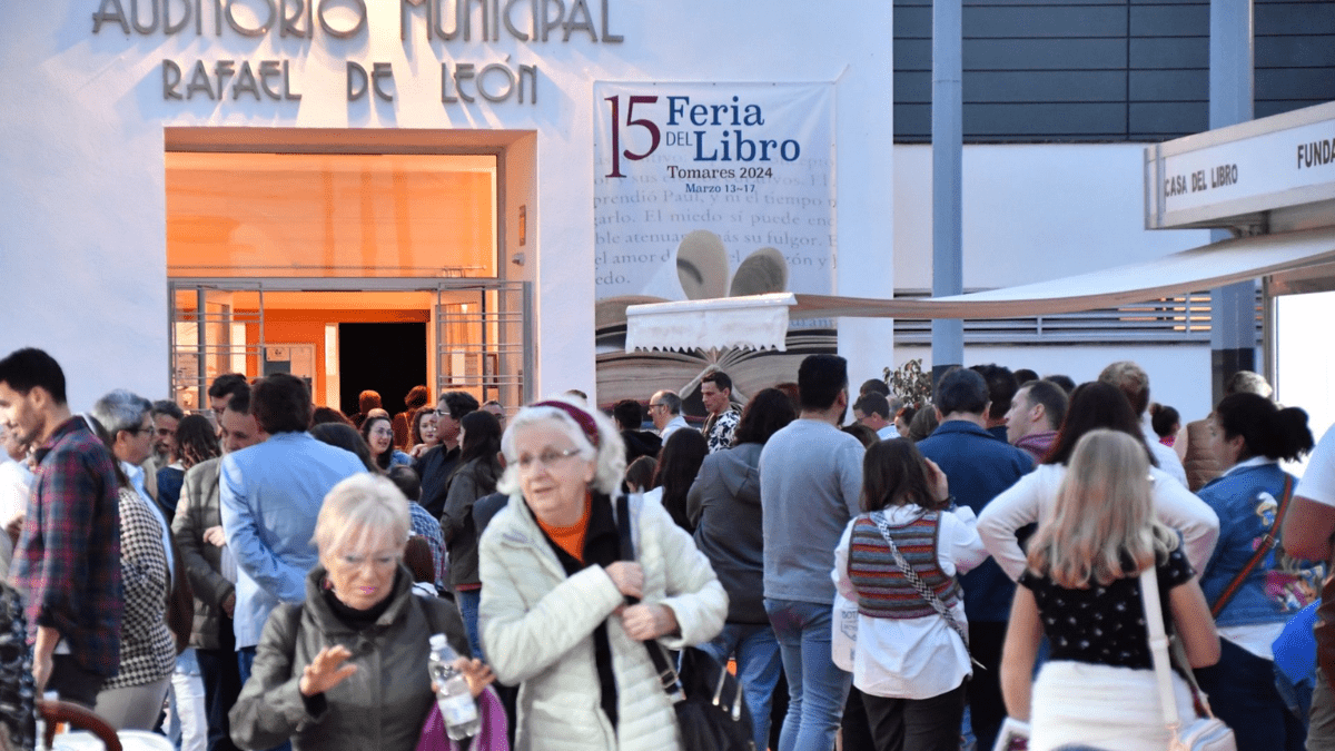 Miles de visitantes, este sábado, en la Feria del Libro de Tomares