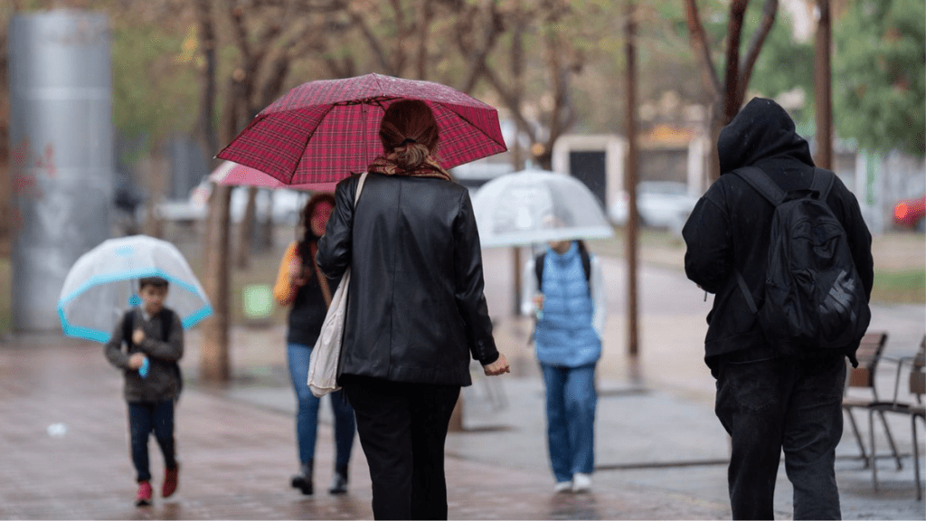 tormenta dana temperaturas primaveral frío lluvia viento luz fuego destrucción el mundo puede ser una ruina