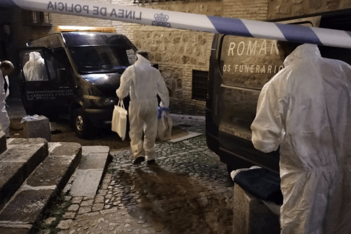 Cordón policial tras la aparición de cuatro cadáveres en Toledo