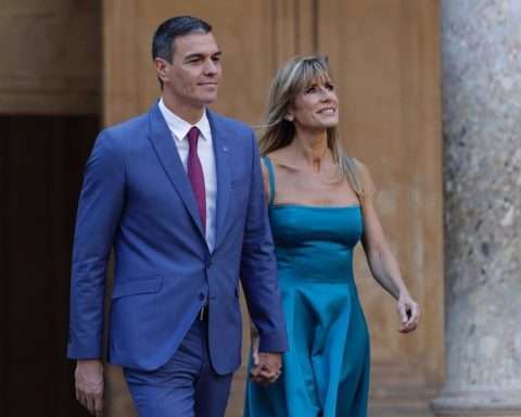 Villarejo informó de que en las saunas gay de la familia de Sánchez se grabó a dos ministros de Zapatero