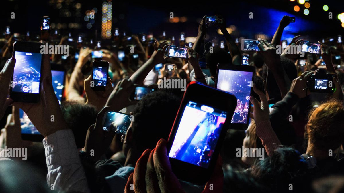 Cientos de móviles | Fuente: Alamy