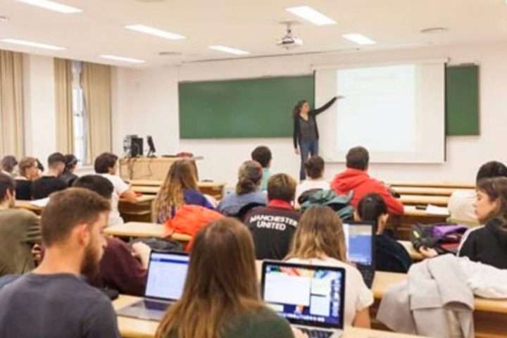 Una clase con alumnos | Fuente: Europa Press