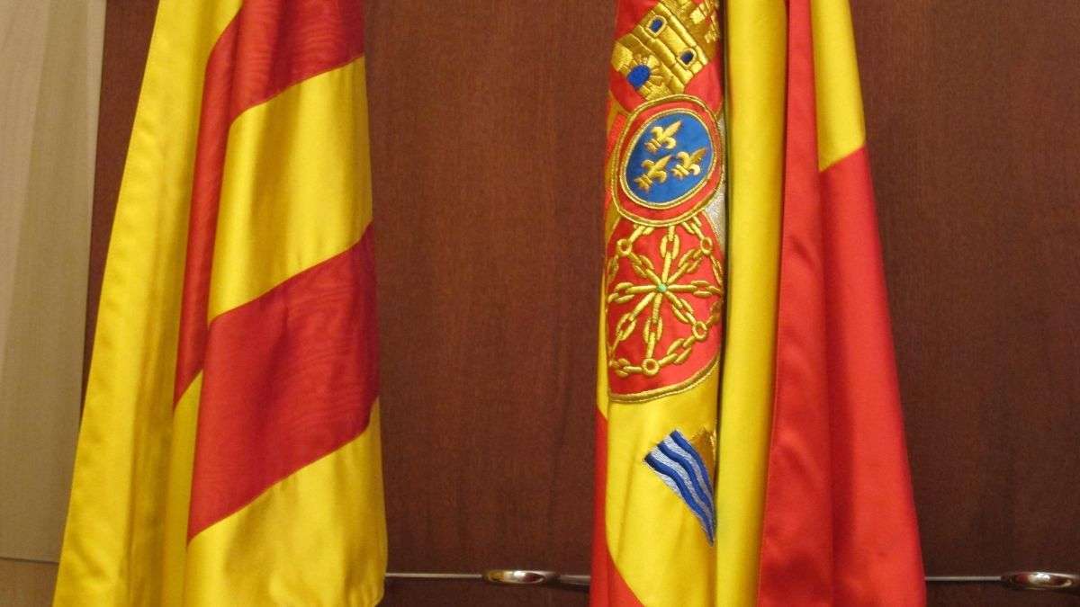 Las banderas catalana y española | Fuente: Europa Press