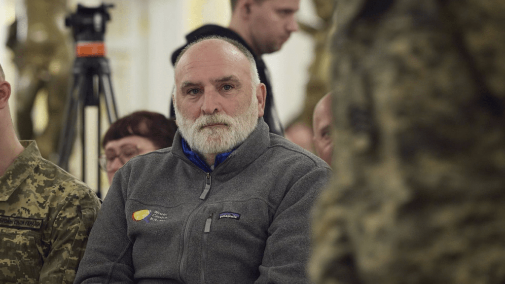 El chef y fundador de World Central Kitchen (WCK) José Andés, durante una ceremonia en el White Hall of Herores en el Palacio Mariyinsky, Kiev, Ucrania