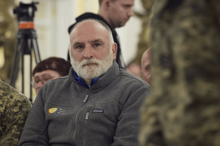 El chef y fundador de World Central Kitchen (WCK) José Andés, durante una ceremonia en el White Hall of Herores en el Palacio Mariyinsky, Kiev, Ucrania