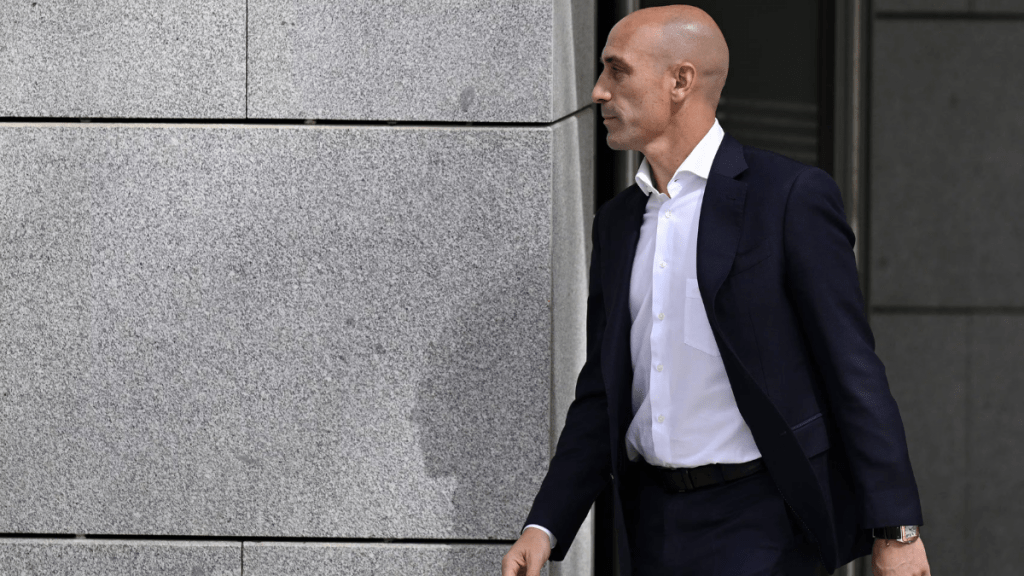 El expresidente de la Real Federación Española de Fútbol (RFEF), Luis Rubiales, sale de declarar en la Audiencia Nacional