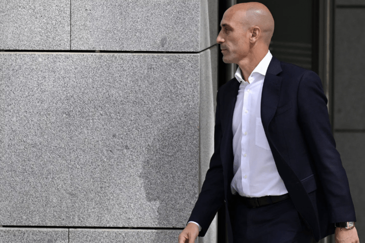 El expresidente de la Real Federación Española de Fútbol (RFEF), Luis Rubiales, sale de declarar en la Audiencia Nacional