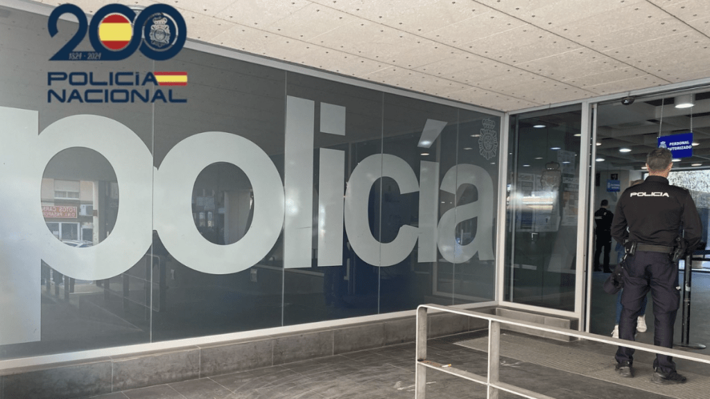 Comisaría de Policía Nacional - pistola detenido estupefacientes