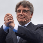 El expresidente de la Generalitat y candidato de Junts a las elecciones catalanas, Carles Puigdemont, durante un acto de Junts+, a 6 de abril de 2024, en Elna (Francia).