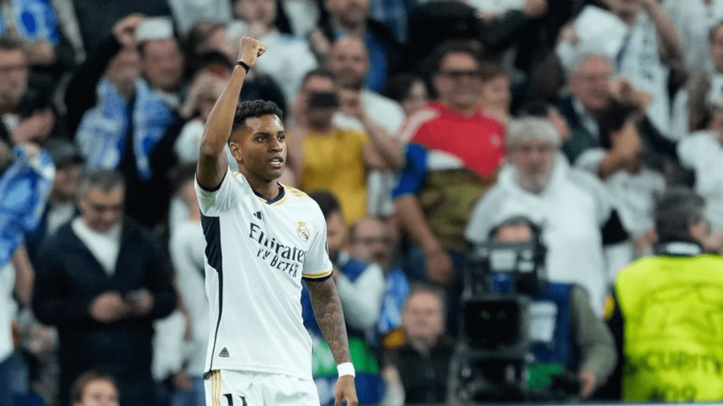 Rodrygo Goes celebra su gole en el momentáneo 2-1 que dio alas al Real Madrid | Fuente: Oscar J. Barroso / Europa Press