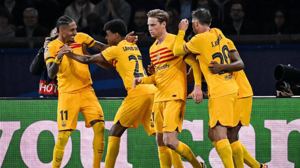 Raphina celebra uno de los goles del Barça junto a sus compañeros | Fuente: Matthieu Mirville / DPA