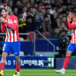 Los jugadores del Atlético de Madrid conversan tras la celebración del segundo gol | Foto: Oscar J. Barroso / AFP7 / Europa Press
