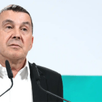 El coordinador de Bildu, Arnaldo Otegi, el lunes en rueda de prensa. Europa Press