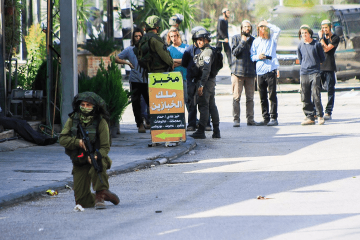 Imagen de colonos israelíes protestando en la ciudad cisjordana de Nablus - Europa Press/Contacto/Nasser Ishtayeh
