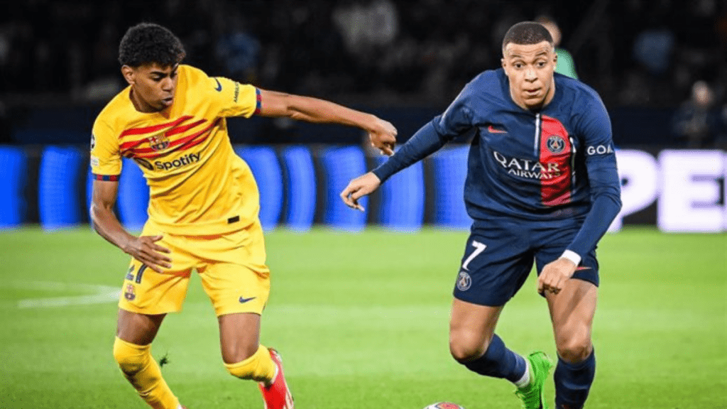 Lamine Yamal junto a Kylian Mbappé en el PSG-FC Barcelona de la Liga de Champions 23-24