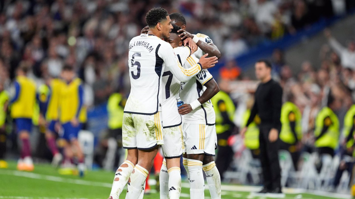 Lucas Vázquez, Vinicius y Bellingham celebran uno de los goles del Real Madrid | Foto: Oscar J. Barroso / AFP7 / Europa Press