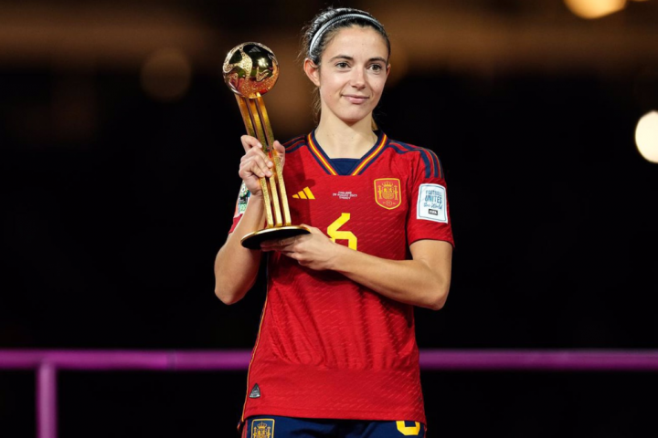 Aitana Bonmati, premio Laurens 2024, durante la gala del Balón de Oro | Fuente: Jose Breton / Afp7 / Europa Press
