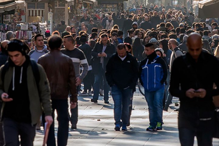 Gente por la calle | Fuente; gobierno de España